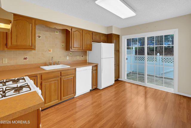 73 Tarpon Drive 7003, Sea Girt, NJ 08750