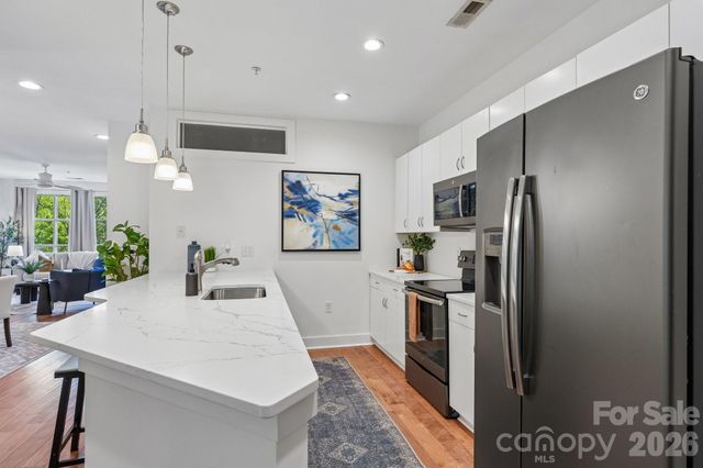 1101 W 1st Street 301, Charlotte, NC 28202