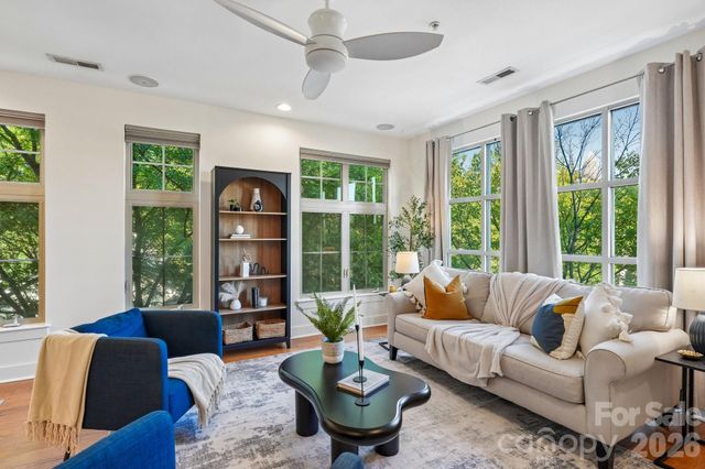 1101 W 1st Street 301, Charlotte, NC 28202