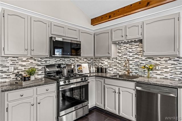 238 Brockmoore Drive, Amherst, NY 14051