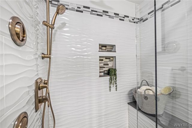 238 Brockmoore Drive, Amherst, NY 14051