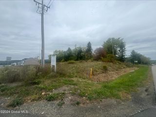 1 Harbor Lane, Colonie, NY 12047