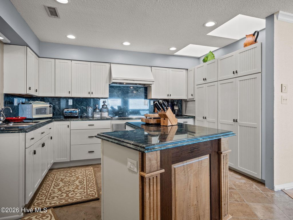 Image 10 of property listing at 1505 Salter Path Road M, Atlantic Beach, NC 28512