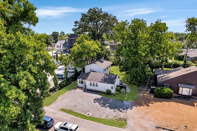2818 Azalea Pl, Nashville, TN 37204