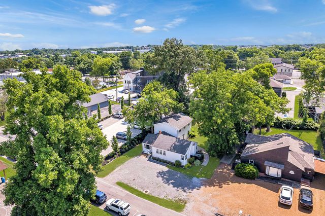 2818 Azalea Pl, Nashville, TN 37204