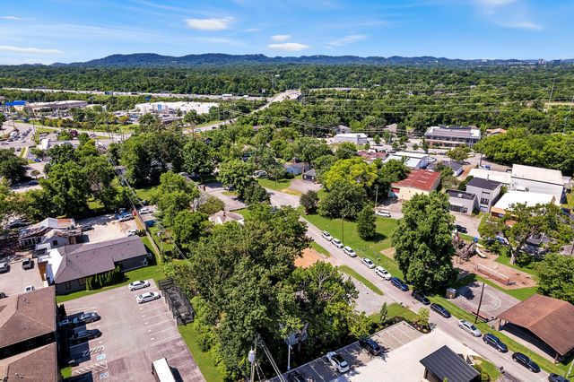 2818 Azalea Pl, Nashville, TN 37204