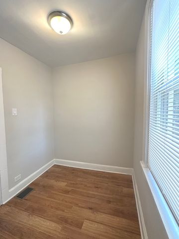 731 W 16th Street 1, Chicago, IL 60616