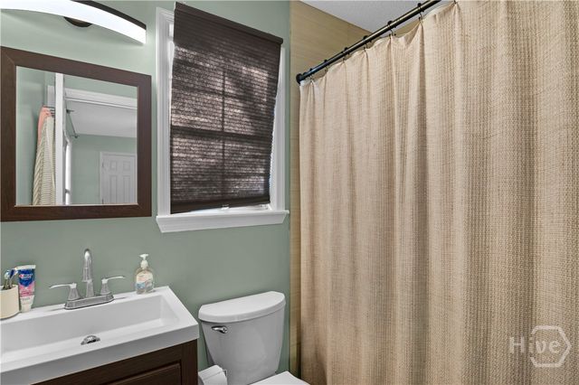 649 Honey Ridge Lane, Hinesville, GA 31313