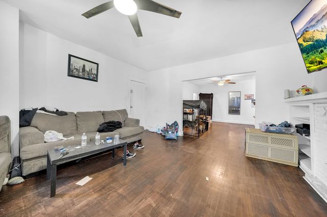 5759 S Campbell Avenue, Chicago, IL 60629