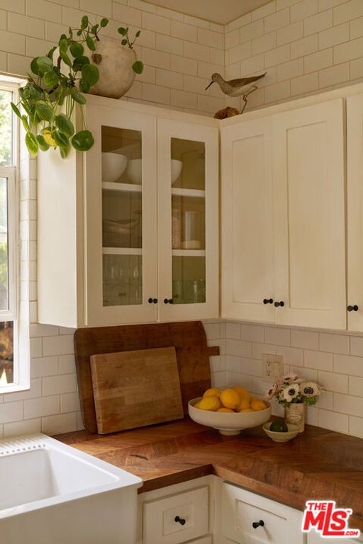 Image 11 of property listing at 404 N Avenue 52, Los Angeles, CA 90042
