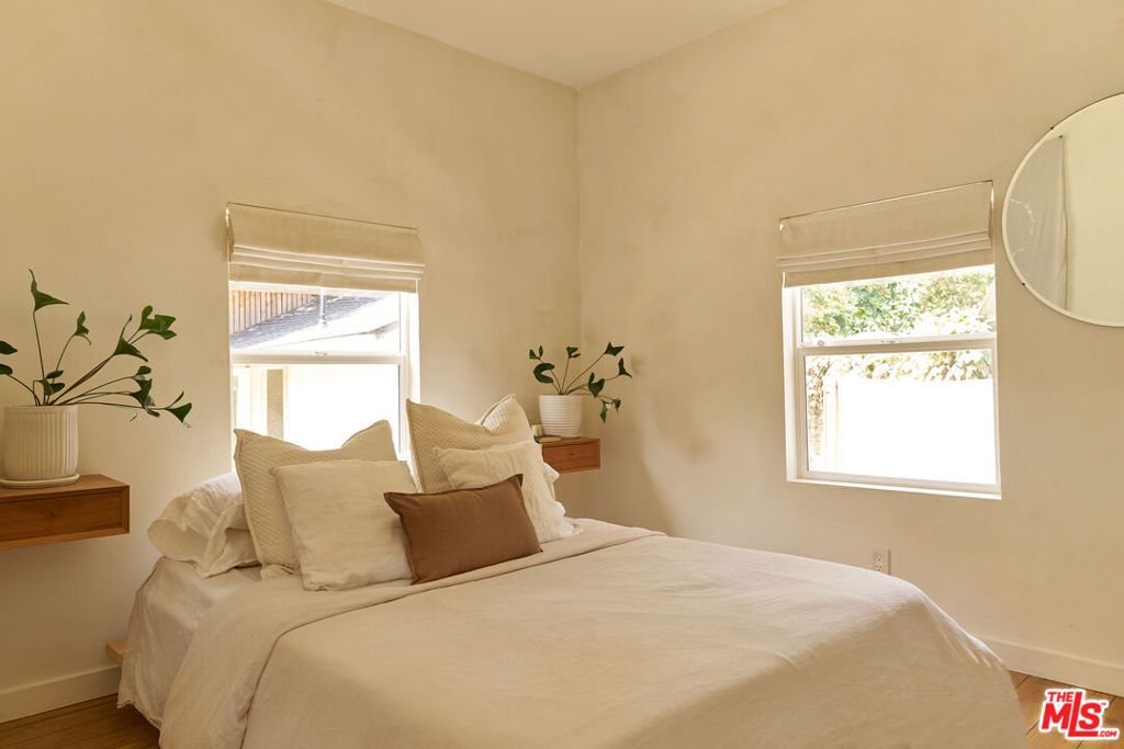 Image 13 of property listing at 404 N Avenue 52, Los Angeles, CA 90042