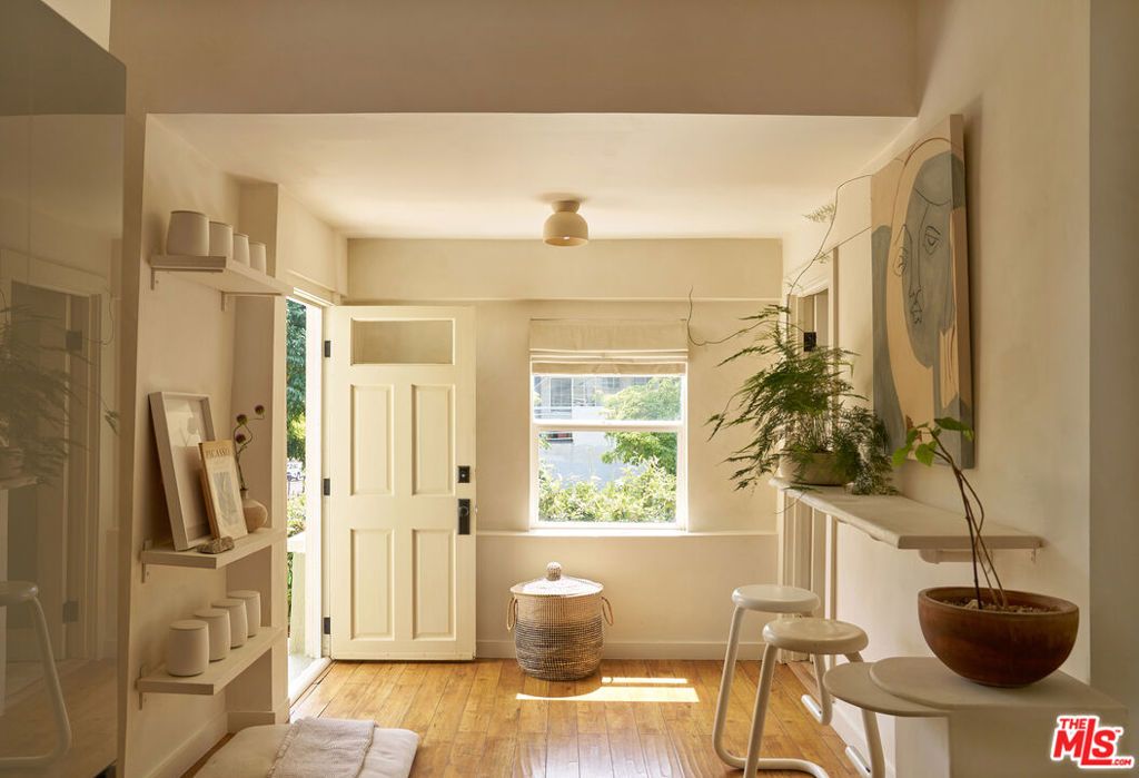 Image 15 of property listing at 404 N Avenue 52, Los Angeles, CA 90042