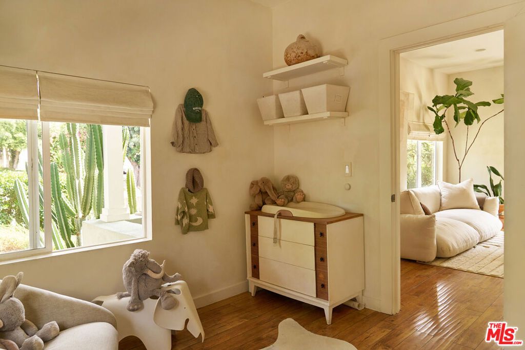 Image 21 of property listing at 404 N Avenue 52, Los Angeles, CA 90042
