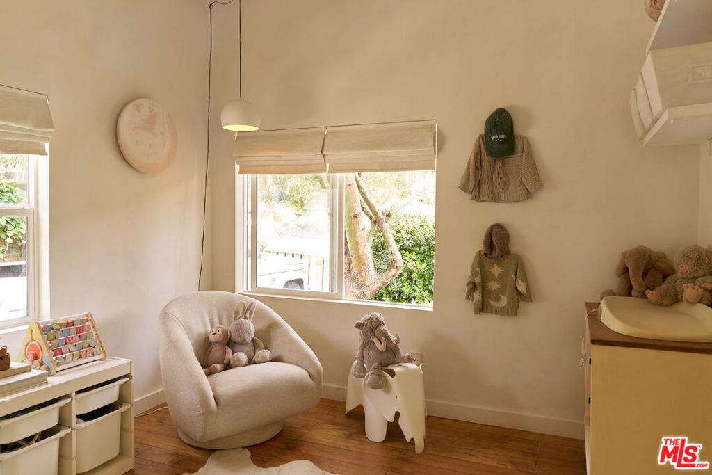 Image 23 of property listing at 404 N Avenue 52, Los Angeles, CA 90042