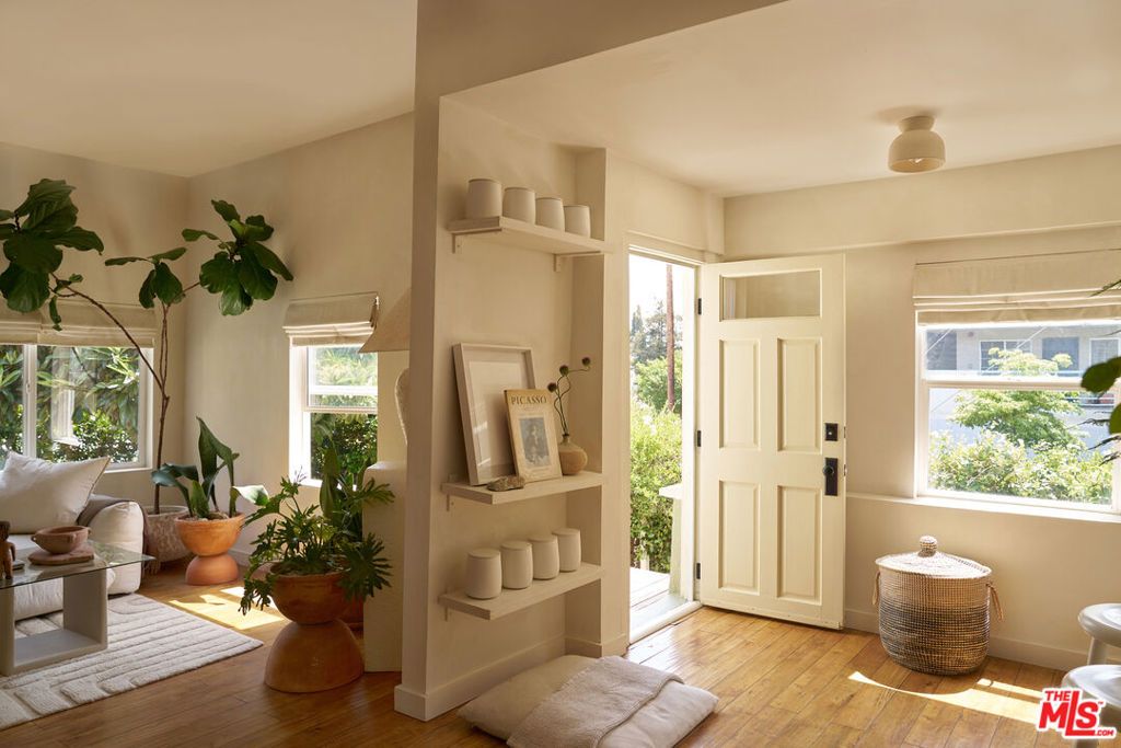 Image 25 of property listing at 404 N Avenue 52, Los Angeles, CA 90042