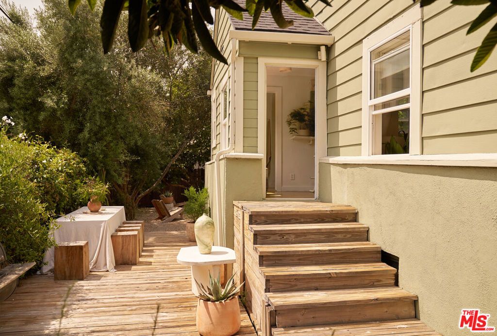 Image 27 of property listing at 404 N Avenue 52, Los Angeles, CA 90042