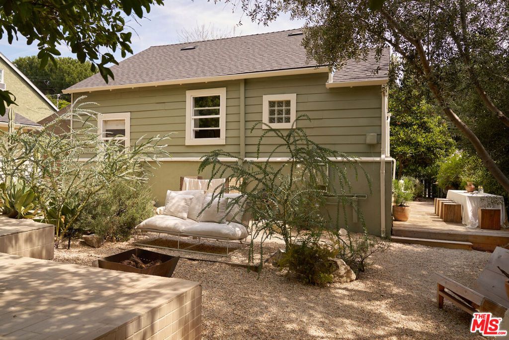 Image 30 of property listing at 404 N Avenue 52, Los Angeles, CA 90042