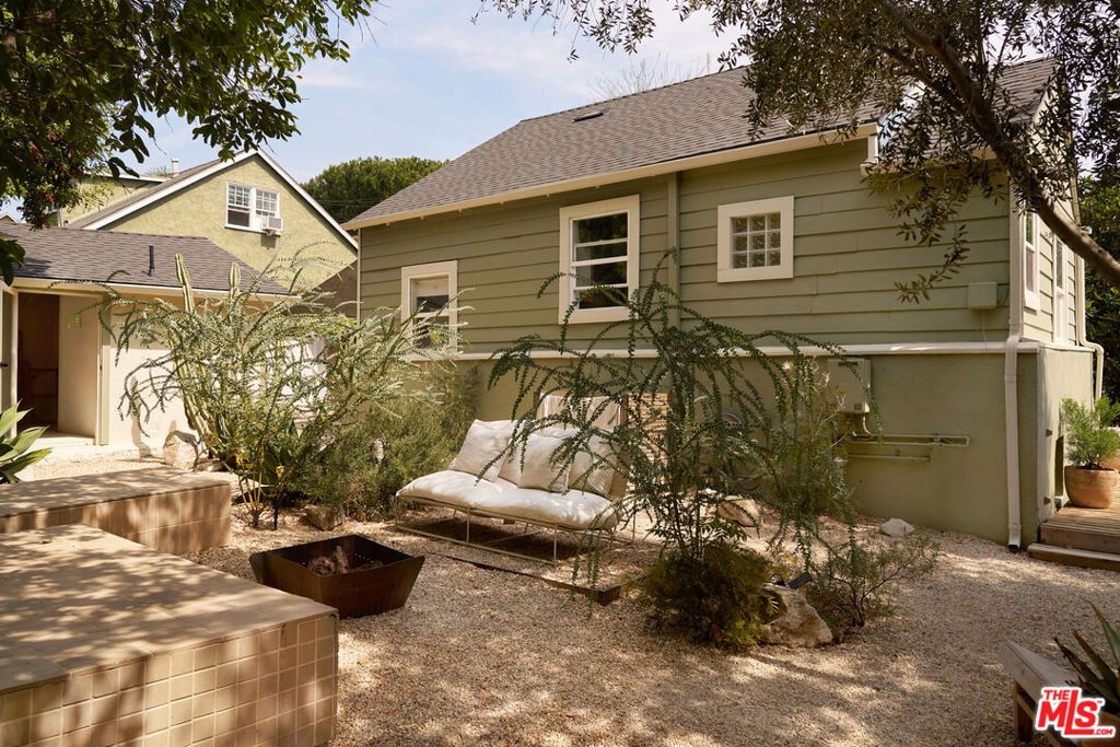 Image 32 of property listing at 404 N Avenue 52, Los Angeles, CA 90042