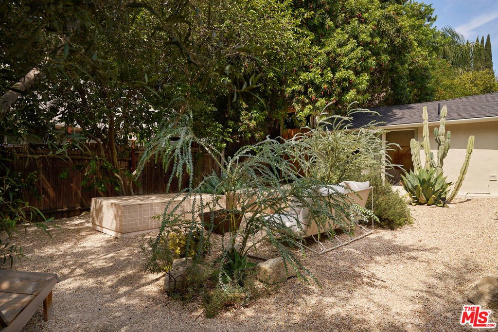 Image 33 of property listing at 404 N Avenue 52, Los Angeles, CA 90042