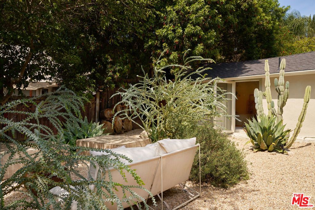 Image 34 of property listing at 404 N Avenue 52, Los Angeles, CA 90042
