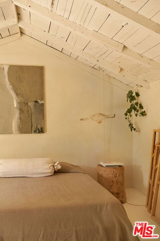 Image 37 of property listing at 404 N Avenue 52, Los Angeles, CA 90042
