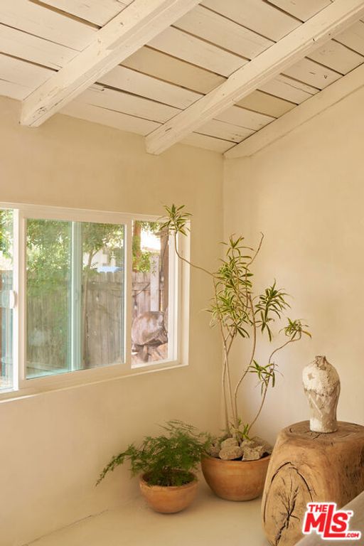 Image 38 of property listing at 404 N Avenue 52, Los Angeles, CA 90042
