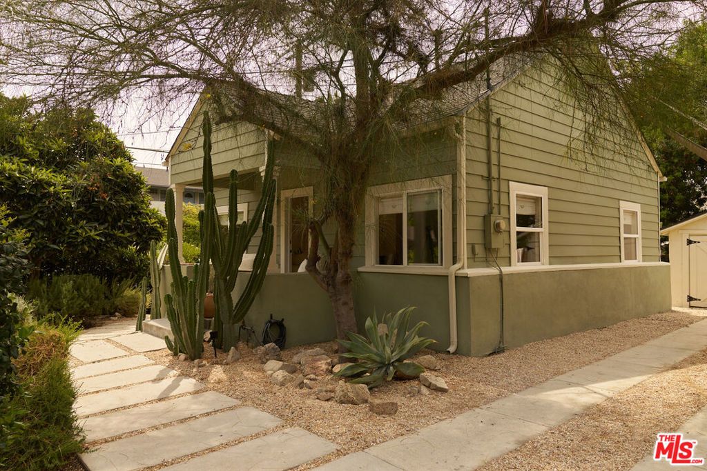 Image 43 of property listing at 404 N Avenue 52, Los Angeles, CA 90042
