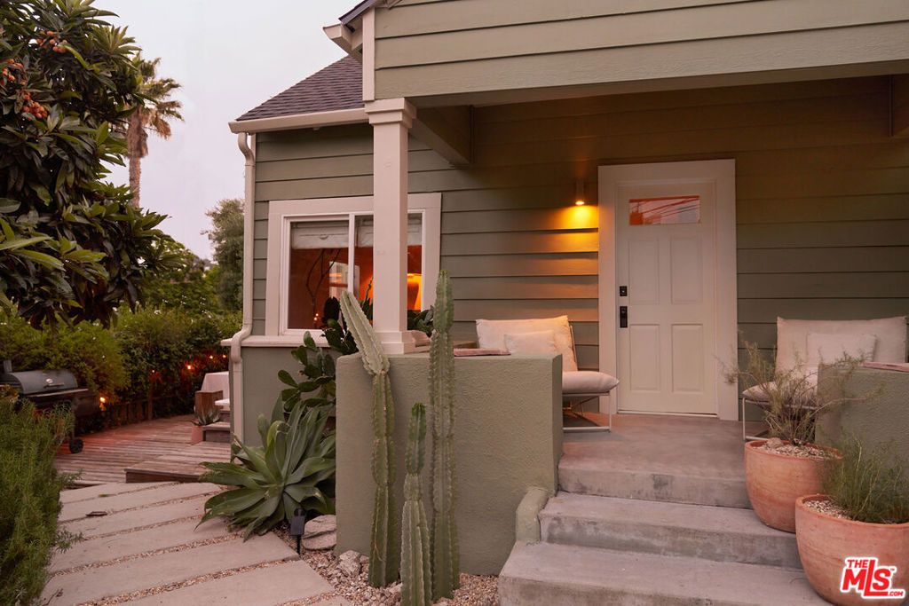 Image 45 of property listing at 404 N Avenue 52, Los Angeles, CA 90042