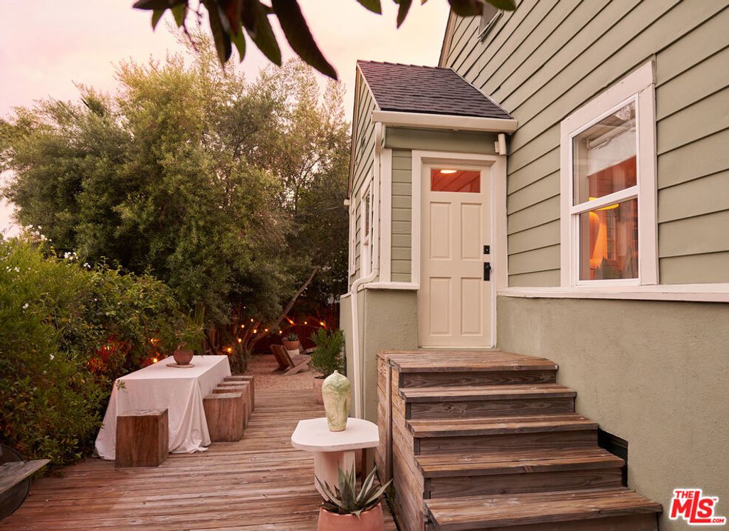 Image 46 of property listing at 404 N Avenue 52, Los Angeles, CA 90042