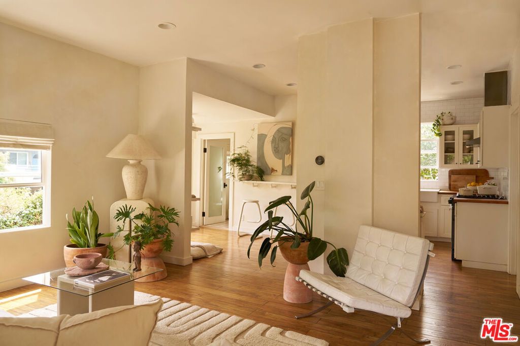 Image 5 of property listing at 404 N Avenue 52, Los Angeles, CA 90042