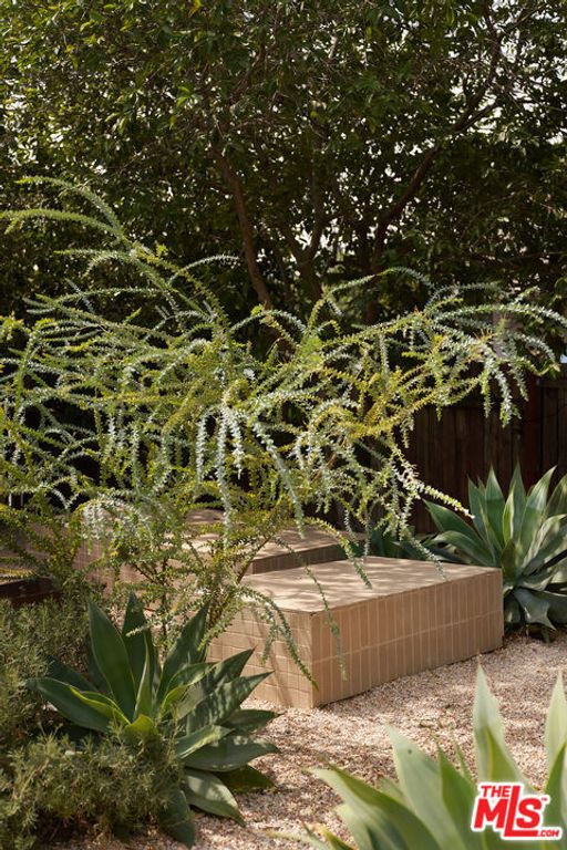 Image 53 of property listing at 404 N Avenue 52, Los Angeles, CA 90042