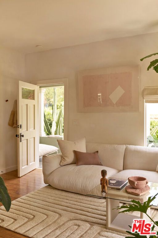Image 6 of property listing at 404 N Avenue 52, Los Angeles, CA 90042