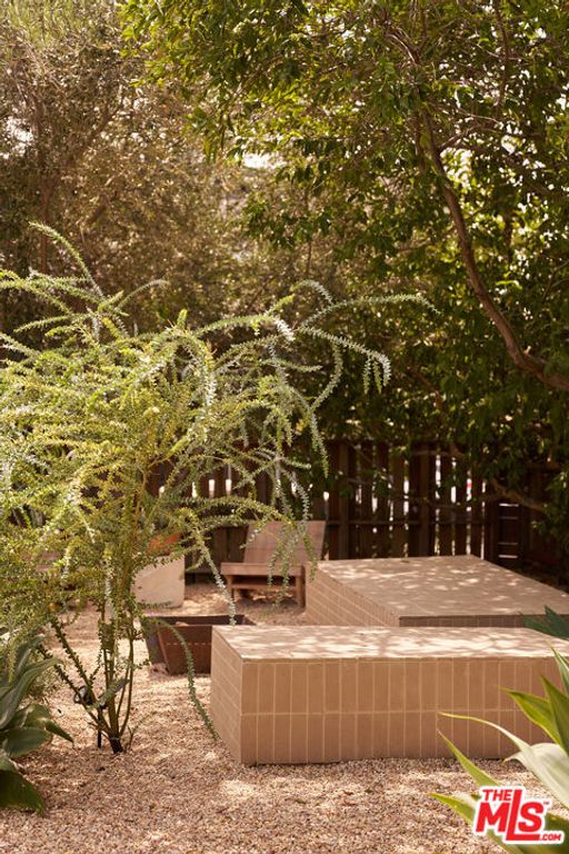 Image 61 of property listing at 404 N Avenue 52, Los Angeles, CA 90042