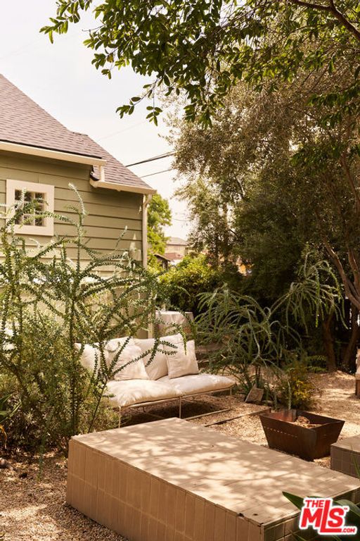Image 62 of property listing at 404 N Avenue 52, Los Angeles, CA 90042