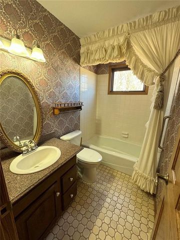 812 Oak Street, Barron, WI 54812