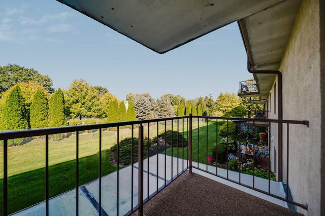 5885 Beechcroft Road, 210, Columbus, OH 43229