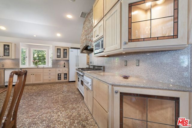 4981 Noeline Avenue, Encino, CA 91436