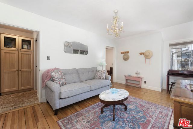 4981 Noeline Avenue, Encino, CA 91436