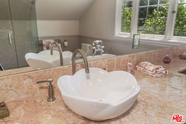 4981 Noeline Avenue, Encino, CA 91436