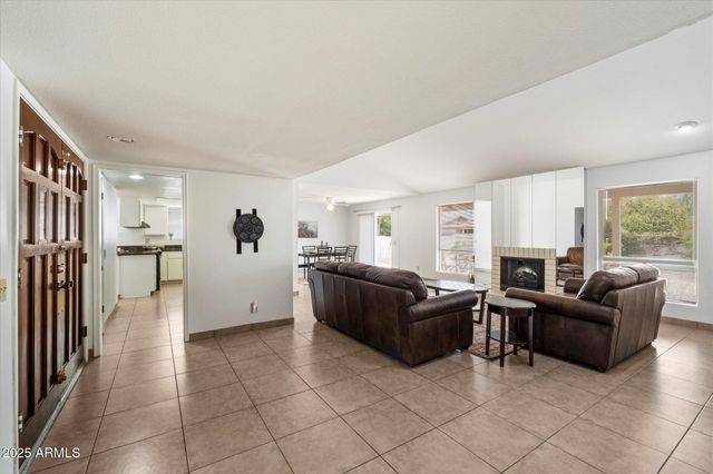 10421 E SILVERTREE Drive, Sun Lakes, AZ 85248