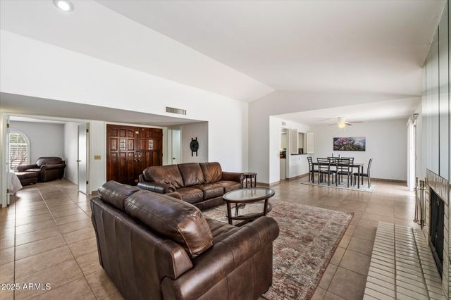 10421 E SILVERTREE Drive, Sun Lakes, AZ 85248