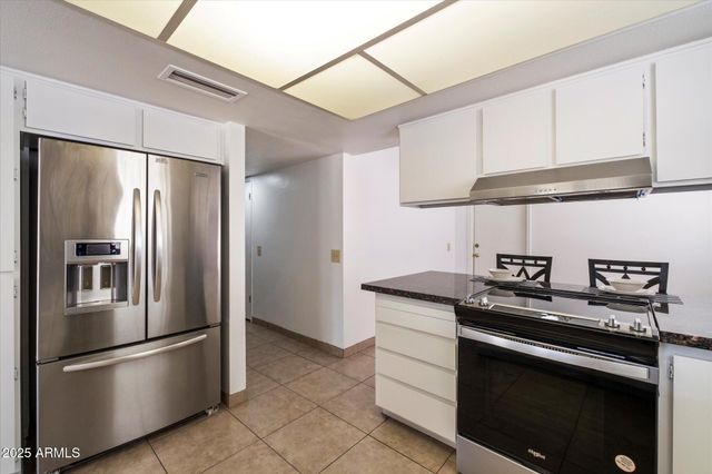 10421 E SILVERTREE Drive, Sun Lakes, AZ 85248