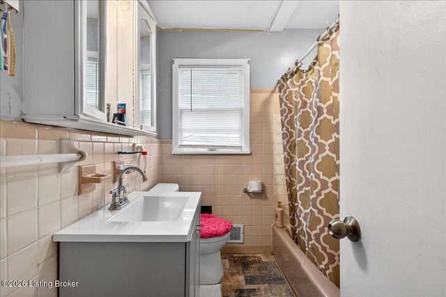 5500 Raymary Dr, Louisville, KY 40272