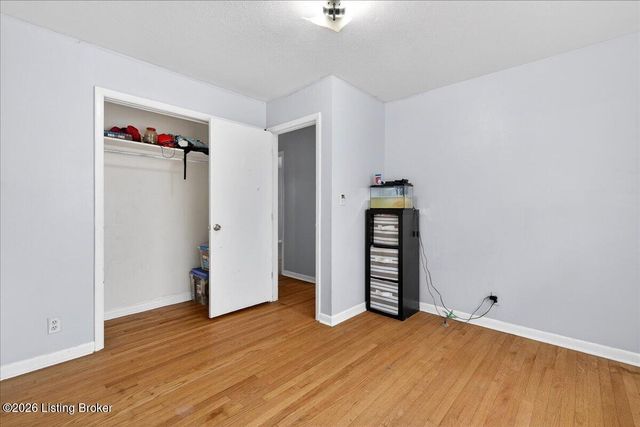 5500 Raymary Dr, Louisville, KY 40272