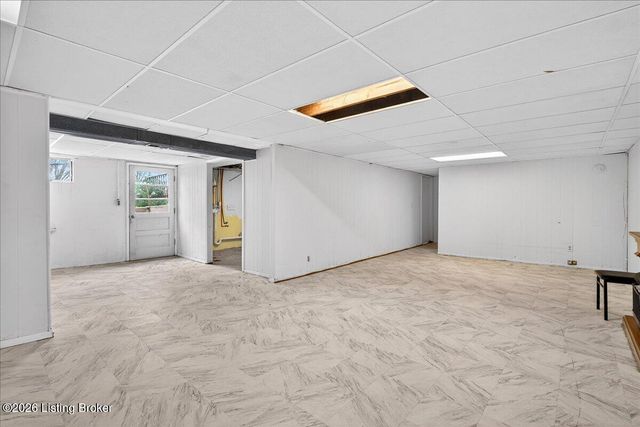 5500 Raymary Dr, Louisville, KY 40272