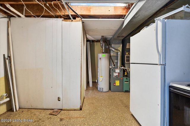 5500 Raymary Dr, Louisville, KY 40272