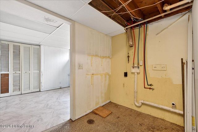 5500 Raymary Dr, Louisville, KY 40272