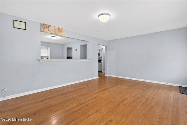 5500 Raymary Dr, Louisville, KY 40272