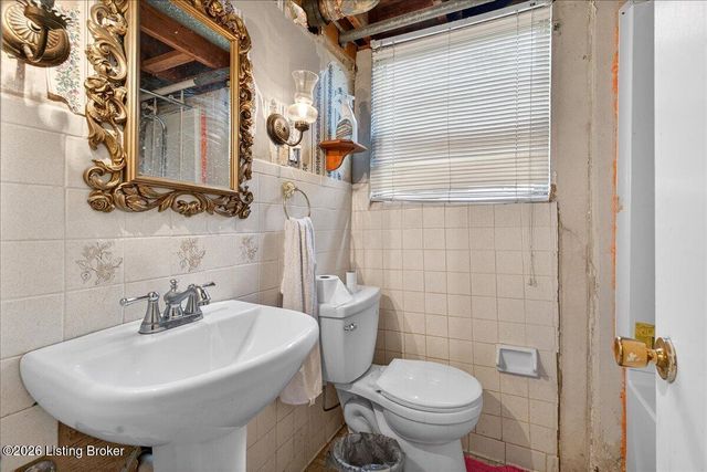 5500 Raymary Dr, Louisville, KY 40272