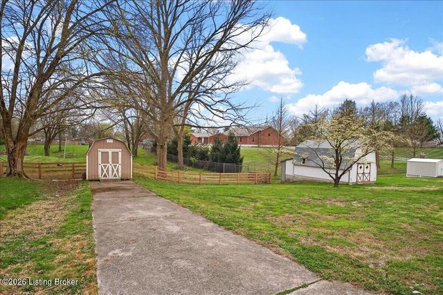 5500 Raymary Dr, Louisville, KY 40272